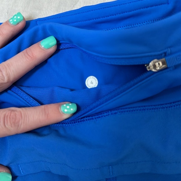 Size 4 Lululemon Speed Up Mid Rise 4 Inch Lined Short in Wild Bluebell - Picture 3 of 6
